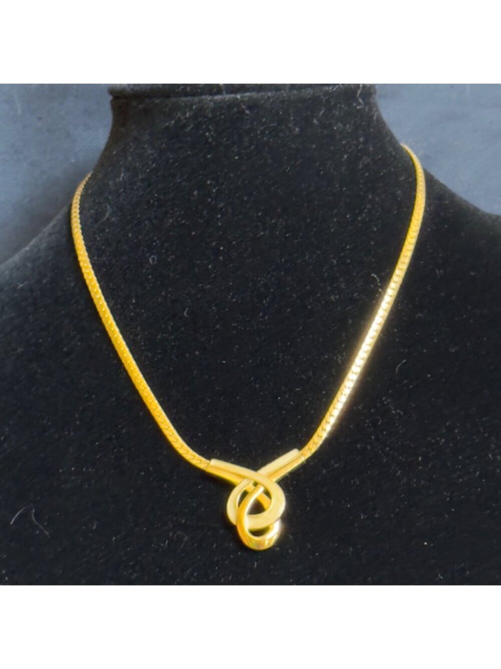 Avon Cream Enamel Twisted Knot Necklace Vintage Gold Tone Herringbone Twist